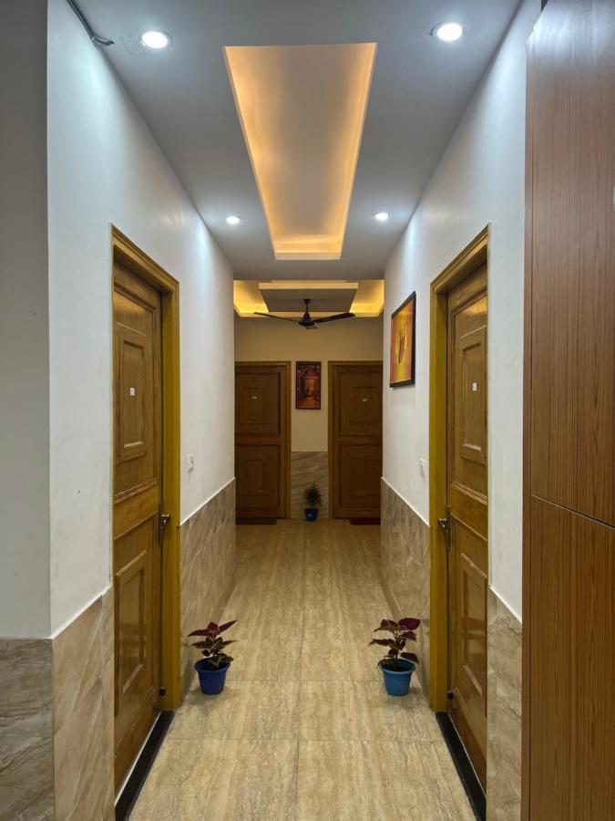 Shanti Hostel And Garden Cafe Рішикеш Екстер'єр фото