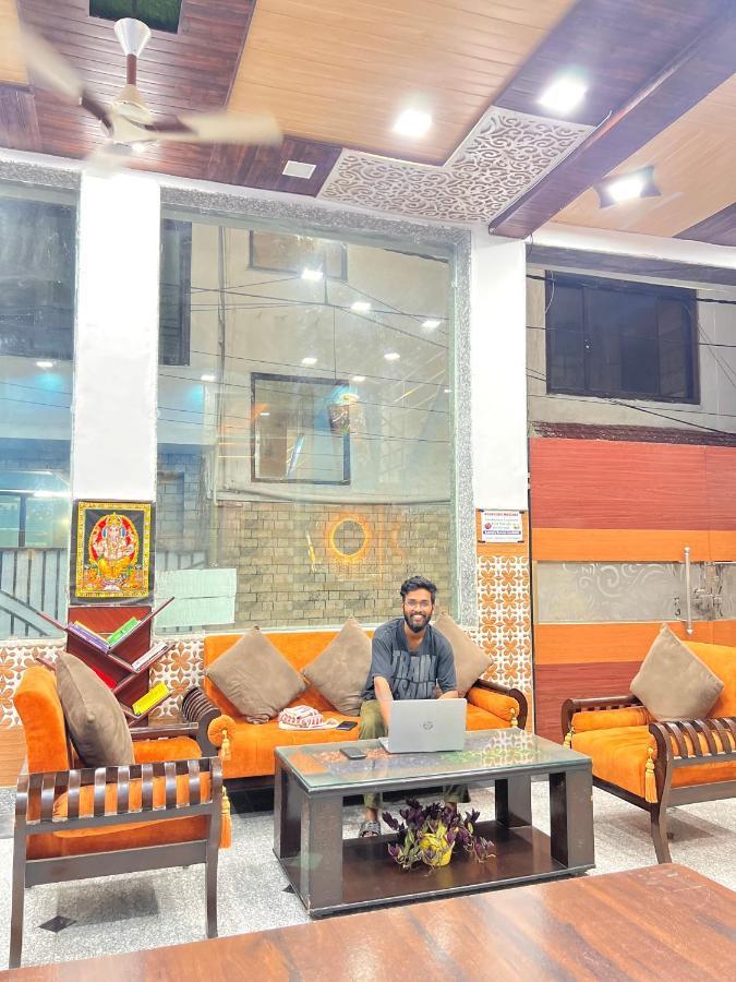 Shanti Hostel And Garden Cafe Рішикеш Екстер'єр фото
